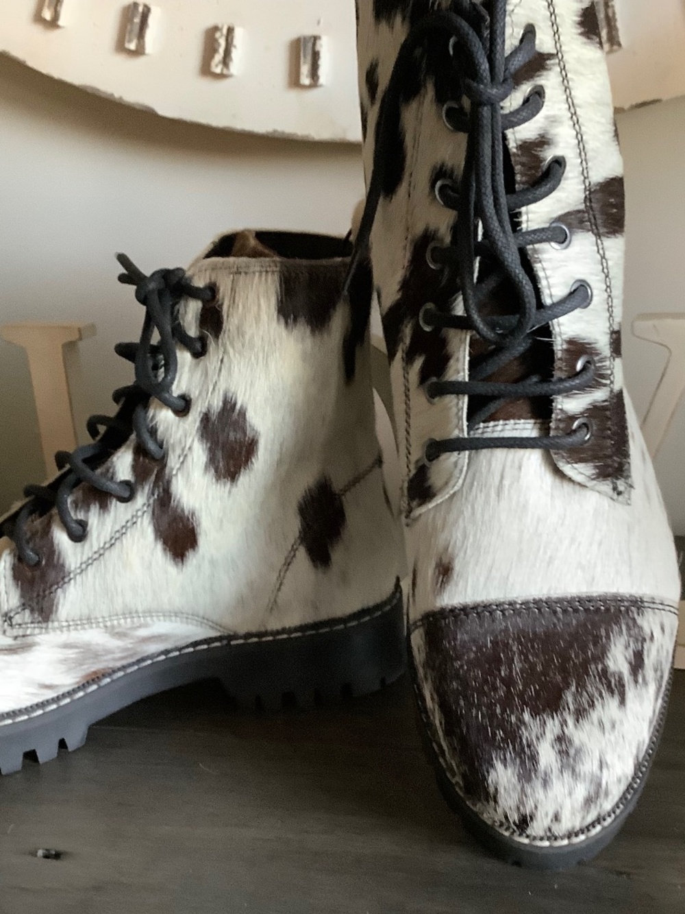 Cowhide boot - Picture 9 of 9